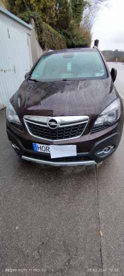 Behindertengerechtes Auto: Opel Mokka mit Gasring und Handbetriebsbremse